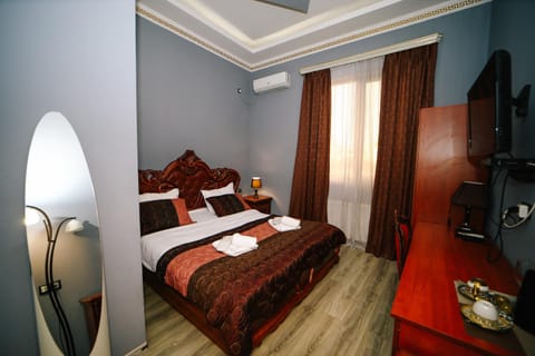 Bed, View (from property/room), Photo of the whole room, Bedroom, wardrobe, air conditioner