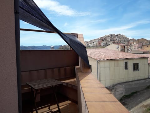 Balcony/Terrace, Decorative detail, City view, Mountain view