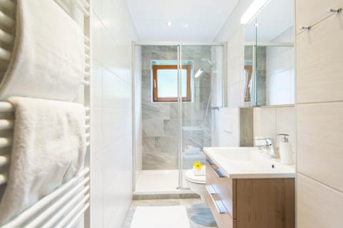 Bathroom, Photo of the whole room
