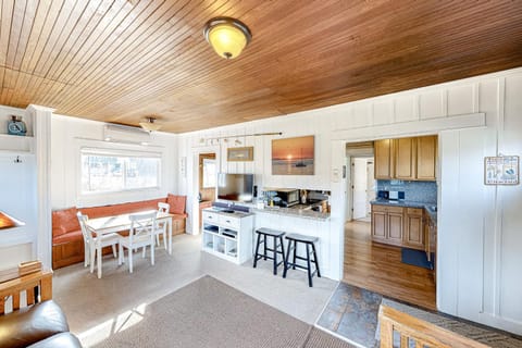Cottage by the Sea (MCA #1213) House in Manzanita