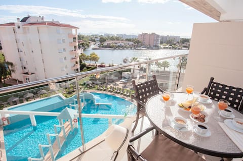 View (from property/room), Balcony/Terrace, Pool view