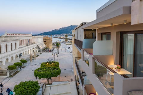 Balcony/Terrace, City view, Street view