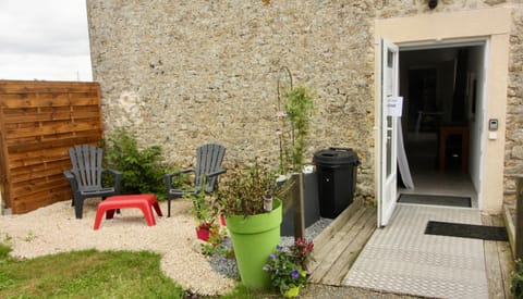 Patio, Facade/entrance, Garden, Photo of the whole room, Garden view