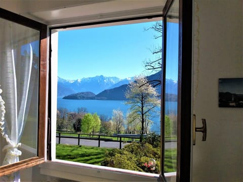 Spring, Day, Garden, View (from property/room), On site, Garden view, Lake view, Landmark view, Mountain view