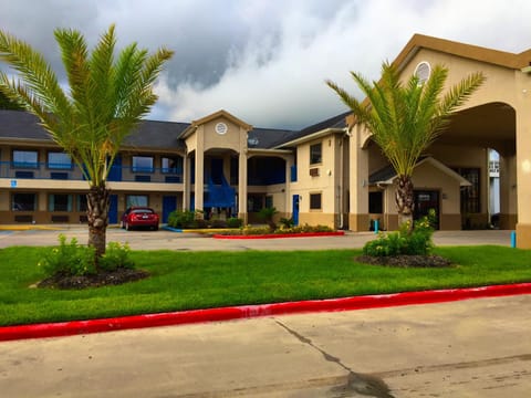 Americas Best Value Inn & Suites Mont Belvieu Houston Motel in Baytown