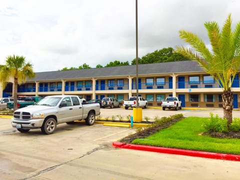 Americas Best Value Inn & Suites Mont Belvieu Houston Motel in Baytown