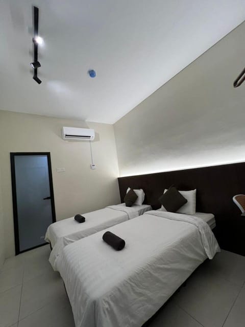 Bed, Photo of the whole room, air conditioner