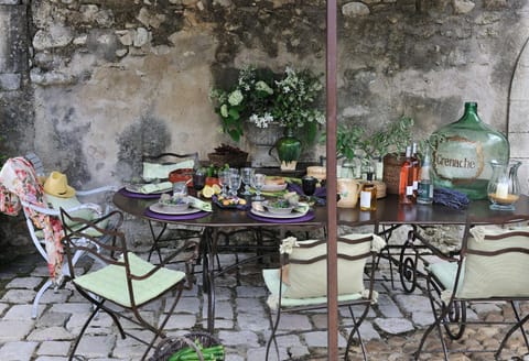 Villa Grenache, La Bastide de Marie, Villa avec services Villa in Ménerbes