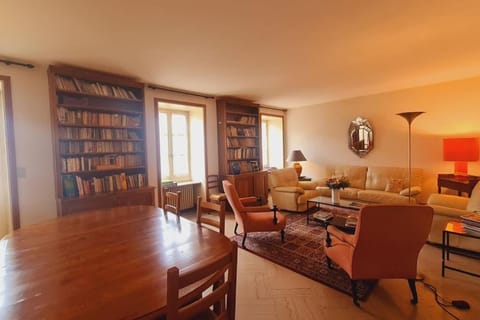 Library, Living room, Seating area