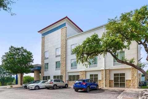 Comfort Suites Medical Center near Six Flags Hotel in San Antonio