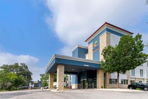 Comfort Suites Medical Center near Six Flags Hotel in San Antonio