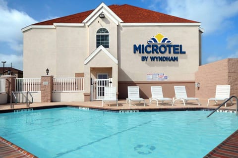 Microtel Inn & Suites by Wyndham Corpus Christi/Aransas Pass Hotel in Aransas Pass