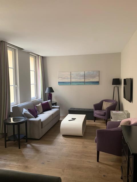 Appartement Versailles quartier Notre Dame au pied du Chateau avec Parking Copropriété in Versailles