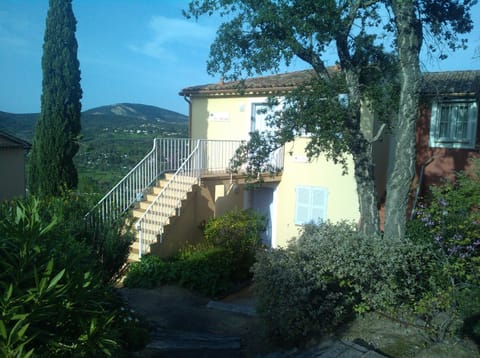 Les Restanques, Bastides vue Golfe Saint Tropez Condo in Grimaud