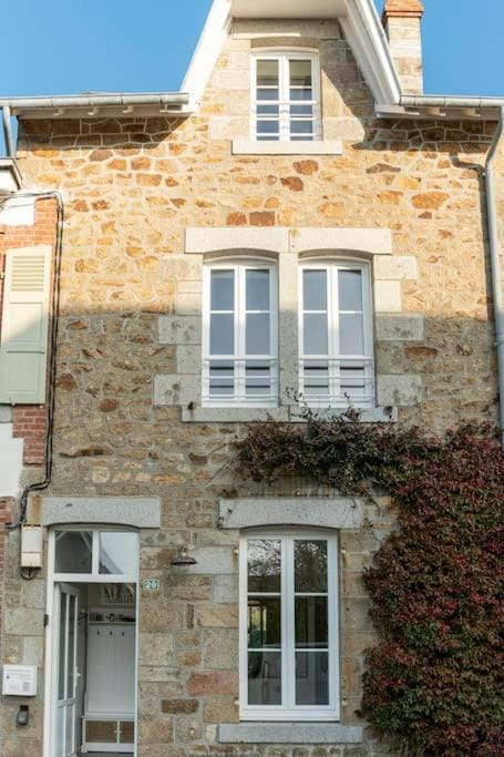 Le Cottage De La Baie Casa in Jullouville