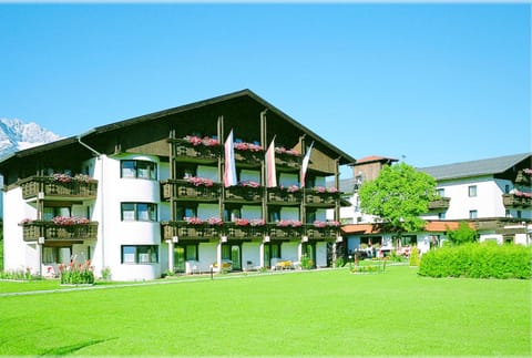 Facade/entrance, Summer
