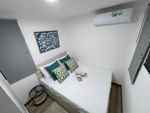 Bed, TV and multimedia, Photo of the whole room, Bedroom, air conditioner