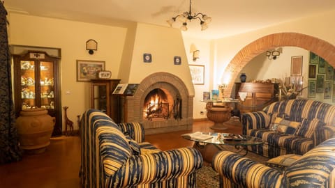 Seating area, Internal: Not applicable to any particular room