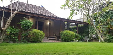 Facade/entrance, Balcony/Terrace, Inner courtyard view