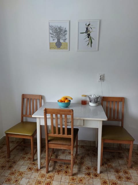 Dining area, kitchen