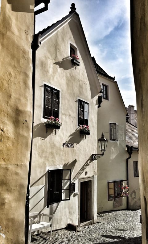 Property building, Facade/entrance, Day