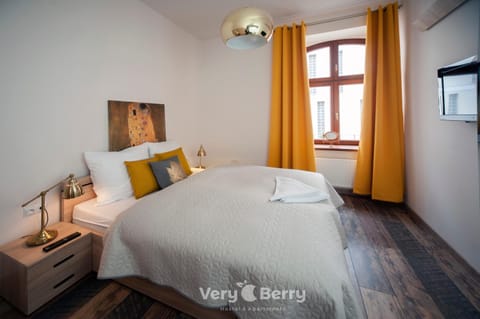 Very Berry - Orzeszkowej 16 - MTP Apartment, parking, check in 24h Condo in Poznan