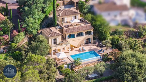 Property building, Natural landscape, Bird's eye view, Garden, Garden view, Pool view, Swimming pool