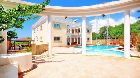 Ivory mansion Villa in Peyia