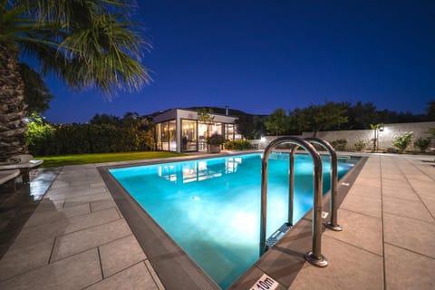 Petronila Luxury Villa with heated private pool Villa in Kissamos