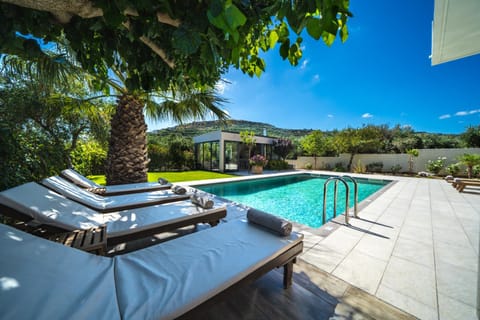 Petronila Luxury Villa with heated private pool Chalet in Kissamos