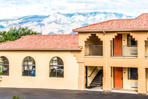 Days Inn by Wyndham Rio Rancho Motel in Corrales