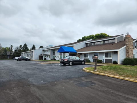 Stillwater Inn & Suites Motel in Oak Park Heights
