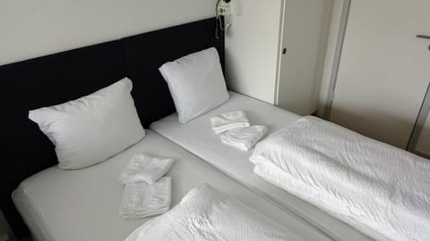 2 rooms, private kitchen, bathroom, and garden. Bed and Breakfast in Aarhus
