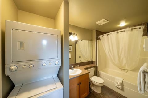 Sooke Harbour Resort & Marina House in Vancouver Island