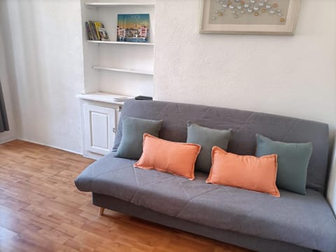 **** VERY CENTRAL Ajaccio 36 rue Fesch, cosy flat in city center pedestrian street, up to 4 people **** Apartment in Ajaccio