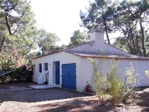 Maison avec Jardin, Terrasse et Proximité Plage à La Faute-sur-Mer - FR-1-194-154 Casa in La Faute-sur-Mer