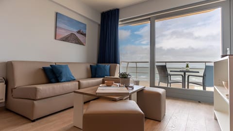 View (from property/room), Balcony/Terrace, Living room, Seating area, Sea view