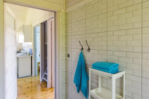 Bathroom, Photo of the whole room, towels