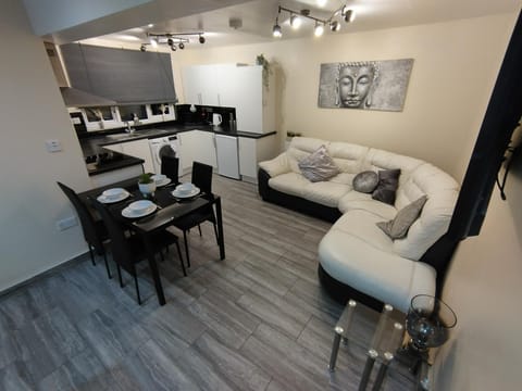 Queens Holiday Apartment Apartment in Wales