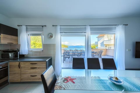 Kitchen or kitchenette, Seating area, Dining area, Sea view