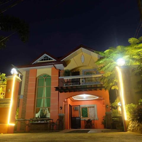 The Orange House - Vigan Villa Haus in Ilocos Region