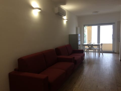 Communal lounge/ TV room, Balcony/Terrace