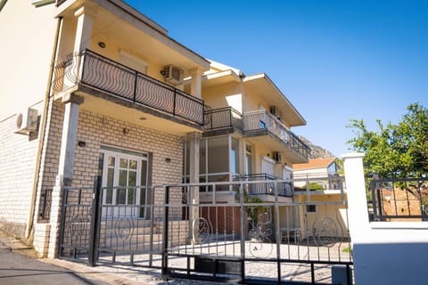 Property building, Balcony/Terrace