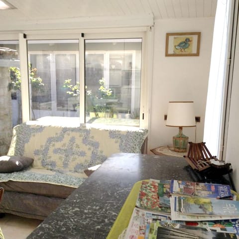 Maison de 2 chambres avec terrasse amenagee et wifi a Sainte Marie de Re a 1 km de la plage House in Sainte-Marie-de-Ré