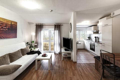 TV and multimedia, Kitchen or kitchenette, Living room
