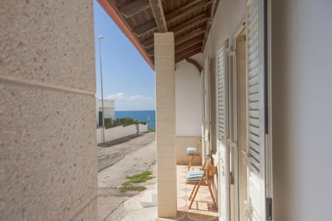 Facade/entrance, Sea view