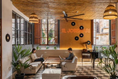 Seating area