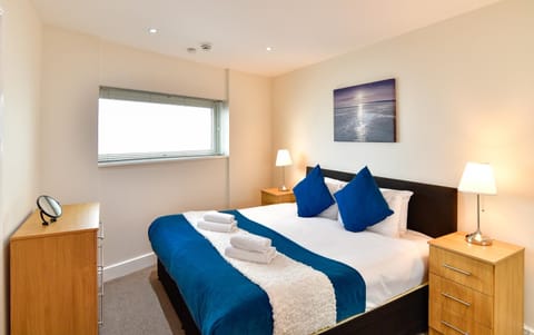 Just Stay Wales - Meridian Quay Apartments Condo in Swansea