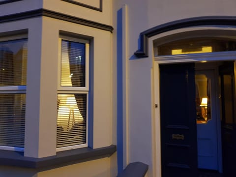 Georgian 8 bed, 4 room, home from home Maison in Londonderry
