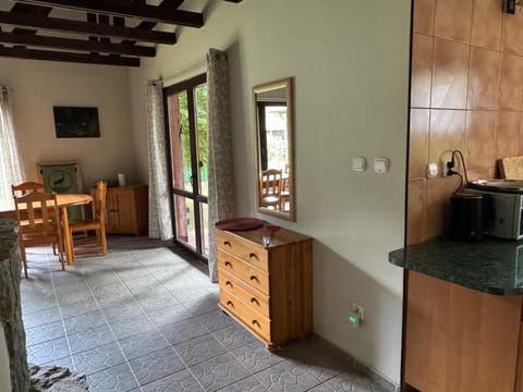 Kitchen or kitchenette, Dining area, pet friendly